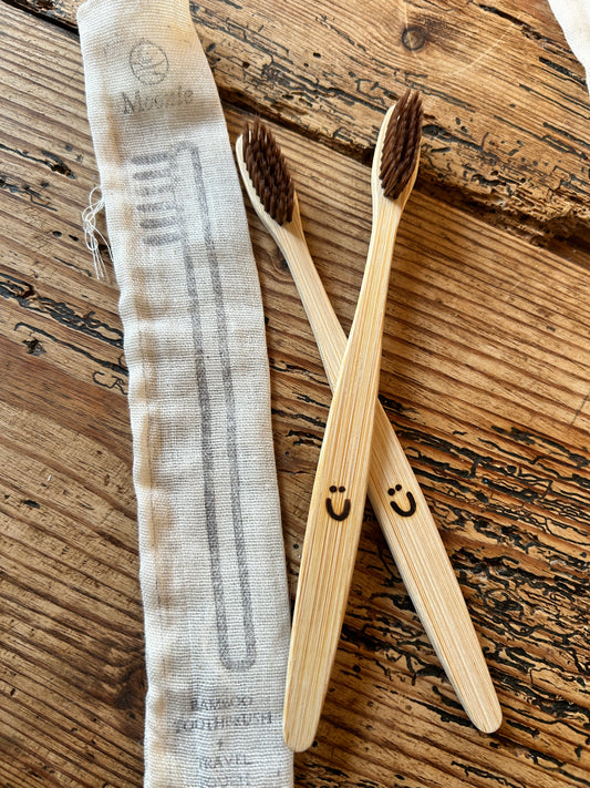 Bamboo Toothbrush with eco travel bag by Moonie